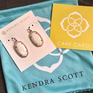 Kendra Scott Jewelry - 🥳SALE🥳 NEW Kendra Scott Dani Gold Earrings Kendra Scott Jewelry - 🥳SALE🥳 NEW Kendra Scott Dani Gold Earrings
